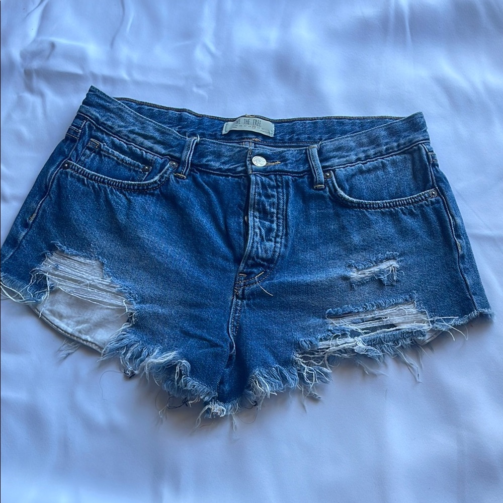 We The Free 29 Denim Blue Distressed Women's Shorts
